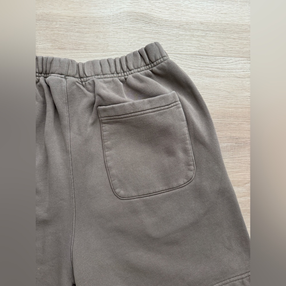 Fear of God Essentials Sweat Shorts - Picture 3 of 11
